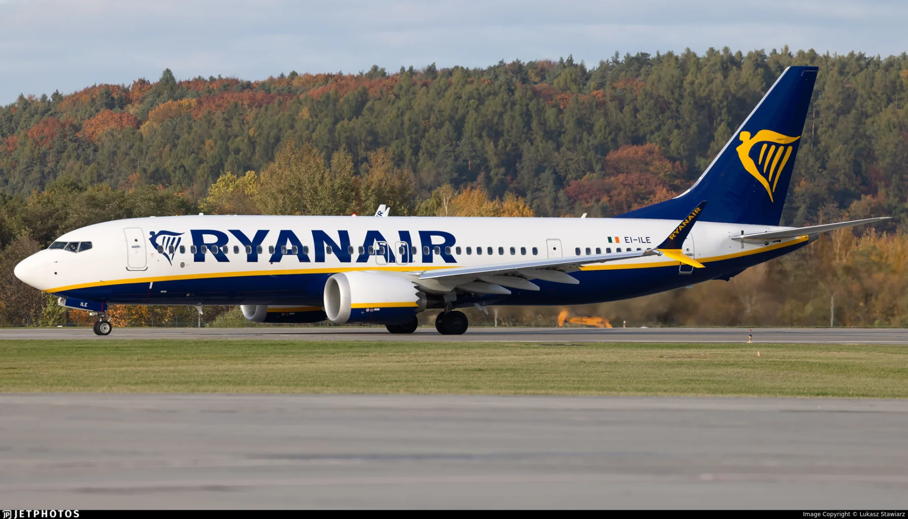 Ryanair EI-ILE B38M
