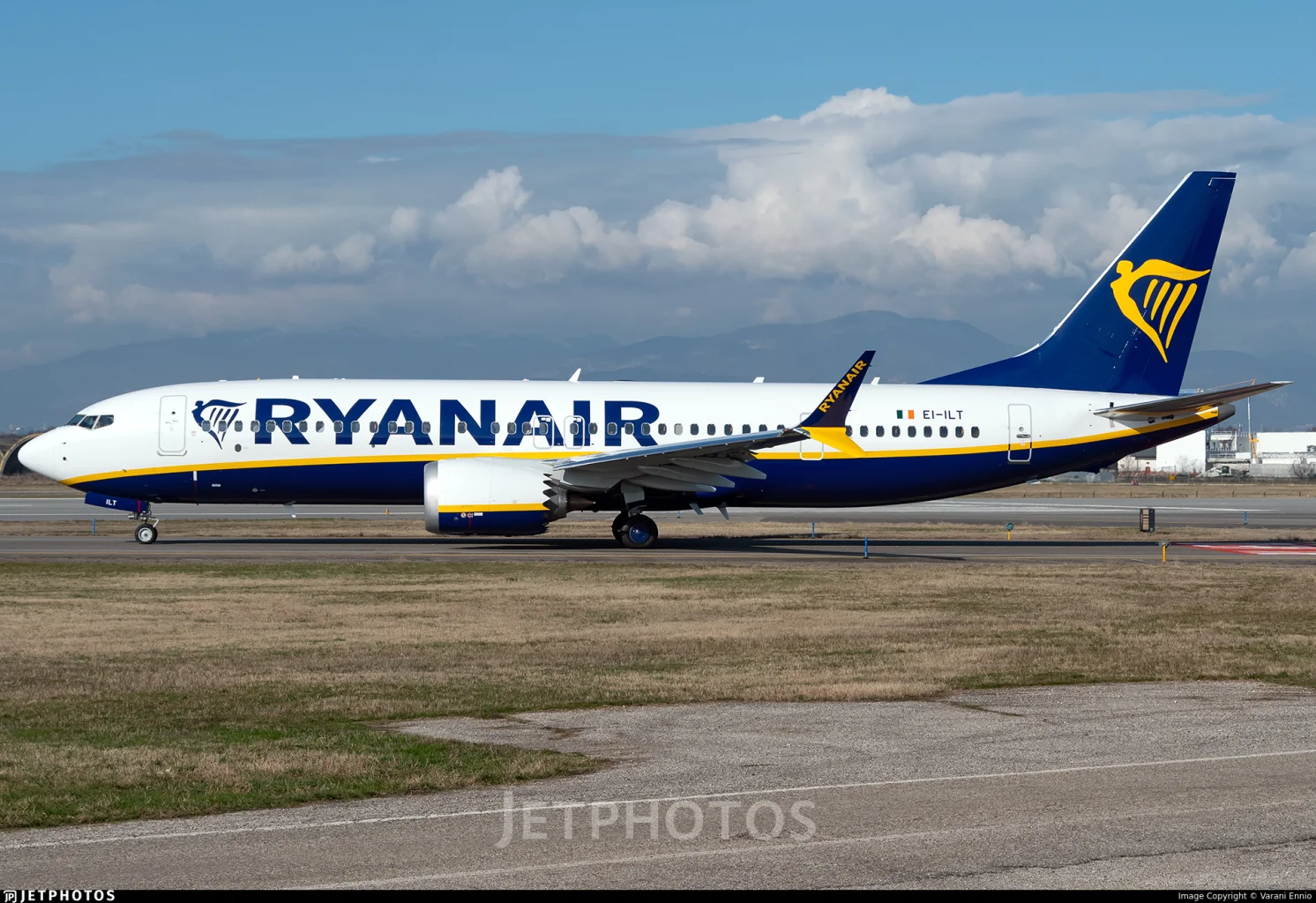 Ryanair EI-ILT B38M