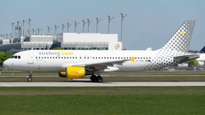 Vueling EC-MUM Airbus A320-214