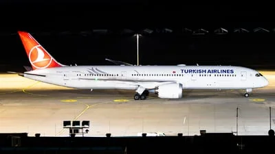 Turkish Airlines TC-LLZ Boeing 787-9 Dreamliner
