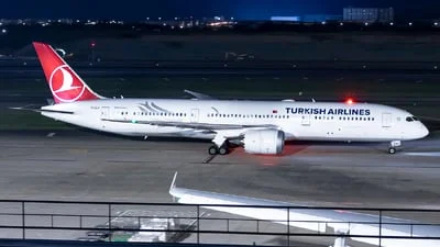 Turkish Airlines TC-LLV Boeing 787-9 Dreamliner
