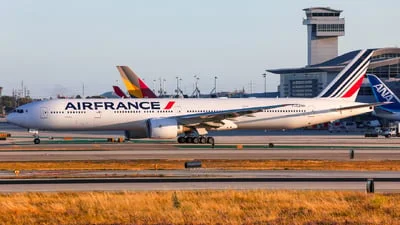 Air France F-GZNH Boeing 777-328ER