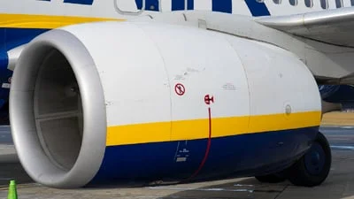 Ryanair (Buzz) SP-RKV Boeing 737-8AS