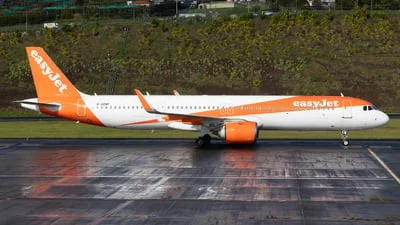 easyJet G-UZMF Airbus A321-251NX