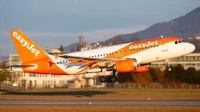 easyJet G-EZBX Airbus A319-111