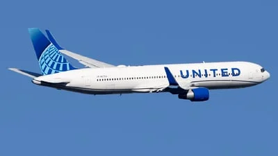 United Airlines N677UA Boeing 767-322(ER)