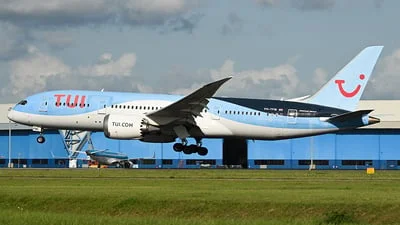 TUI PH-TFM Boeing 787-8 Dreamliner