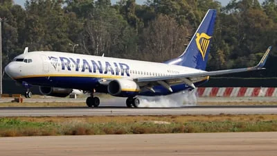 Ryanair EI-DYW Boeing 737-8AS