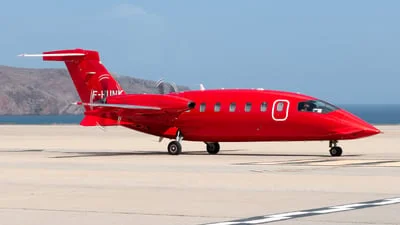Oyonnair F-HUNK Piaggio P-180 Avanti II