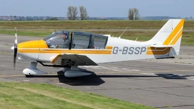 Private G-BSSP Robin DR400/180R Remorqueur