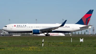 Delta Air Lines N1603 Boeing 767-332(ER)