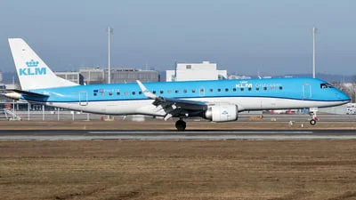 KLM Cityhopper PH-EZE Embraer ERJ-190-100STD