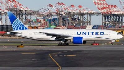 United Airlines N78013 Boeing 777-224(ER)