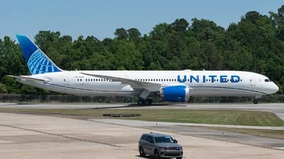 United Airlines N81105 Boeing 787-9 Dreamliner