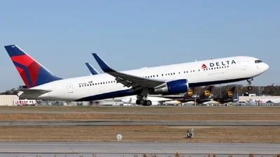 Delta Air Lines N174DZ Boeing 767-332(ER)