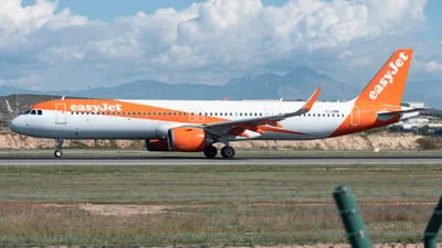 easyJet G-UZMM Airbus A321-251NX