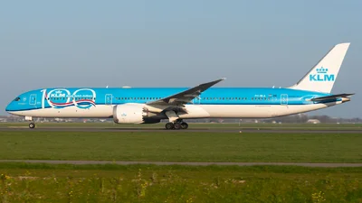 KLM Royal Dutch Airlines PH-BKA Boeing 787-10 Dreamliner