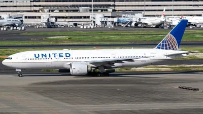 United Airlines N37018 Boeing 777-224(ER)