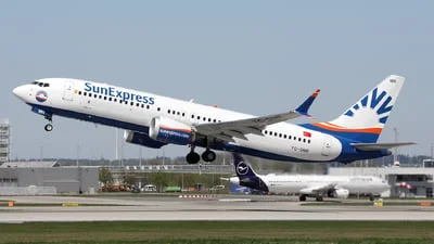 SunExpress TC-SMR Boeing 737-8 MAX