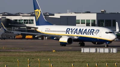 Ryanair (Buzz) SP-RKU Boeing 737-8AS