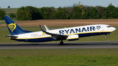 Ryanair (Buzz) SP-RKR Boeing 737-8AS