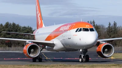 easyJet G-EZPE Airbus A320-214
