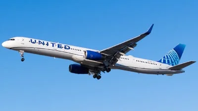 United Airlines N57863 Boeing 757-33N