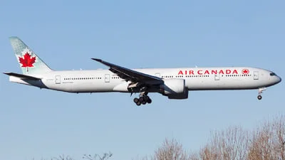 Air Canada C-FNNU Boeing 777-333ER