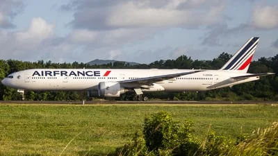 Air France F-GSQN Boeing 777-328ER
