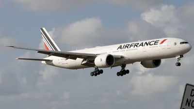 Air France F-GZNQ Boeing 777-328ER