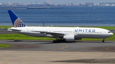 United Airlines N76010 Boeing 777-224(ER)