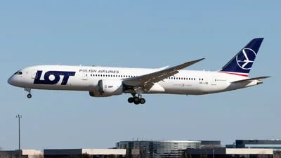LOT Polish Airlines SP-LSE Boeing 787-9 Dreamliner