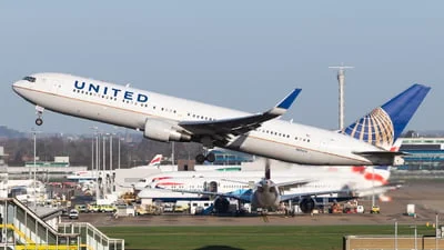 United Airlines N684UA Boeing 767-3CB(ER)