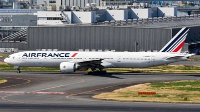 Air France F-GSQE Boeing 777-328ER