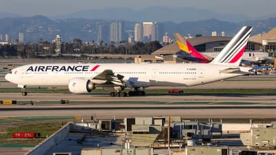 Air France F-GSQL Boeing 777-328ER
