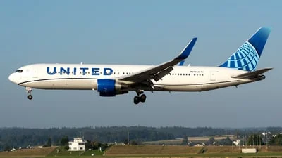 United Airlines N670UA Boeing 767-322(ER)