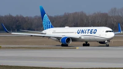 United Airlines N661UA Boeing 767-322(ER)