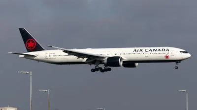 Air Canada C-FIUV Boeing 777-333ER