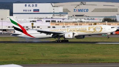 Emirates A6-EGB Boeing 777-31HER