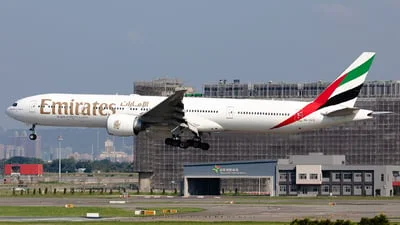 Emirates A6-EGX Boeing 777-31HER