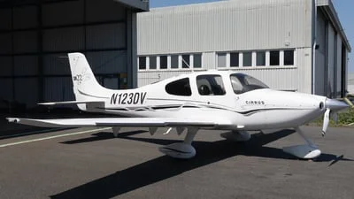 Private N123DV Cirrus SR22