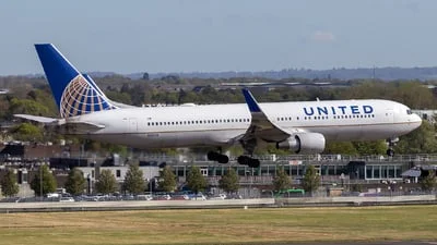 United Airlines N685UA Boeing 767-3CB(ER)