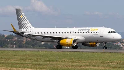 Vueling EC-MGE Airbus A320-232