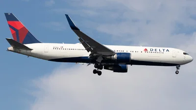 Delta Air Lines N173DZ Boeing 767-332(ER)