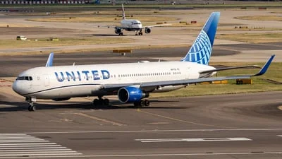 United Airlines N667UA Boeing 767-322(ER)