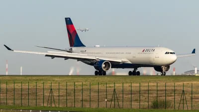 Delta Air Lines N822NW Airbus A330-302