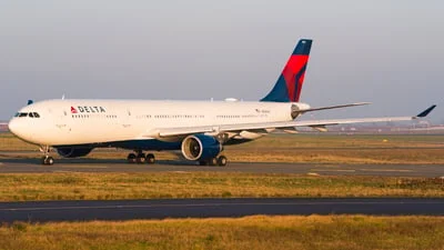 Delta Air Lines N815NW Airbus A330-323