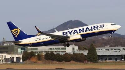 Ryanair EI-DWM Boeing 737-8AS