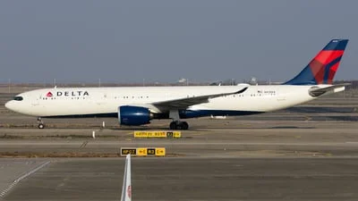Delta Air Lines N415DX Airbus A330-941
