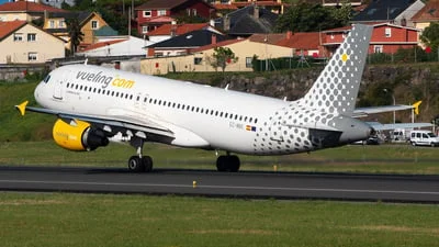 Vueling EC-MBE Airbus A320-214